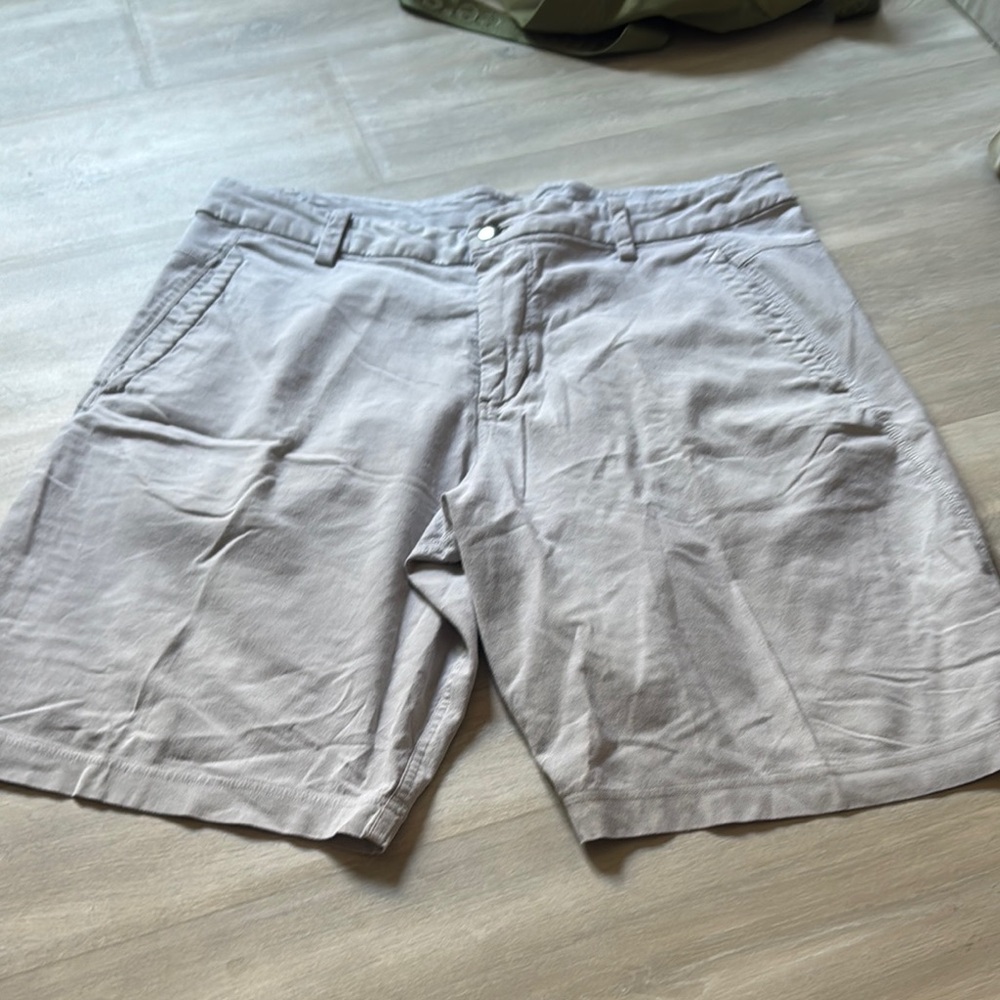 Lululemon men’s size 38 gray shorts